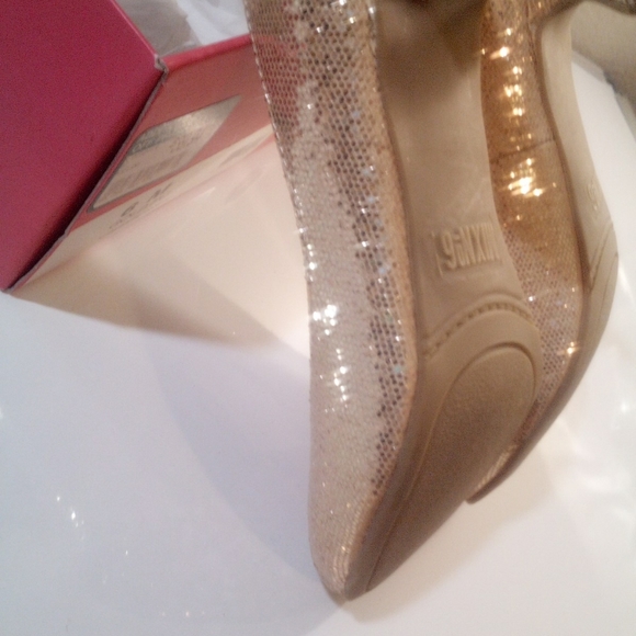 Mix No 6 Glitter Gold Party Pumps Size 6M like new. - Picture 6 of 7